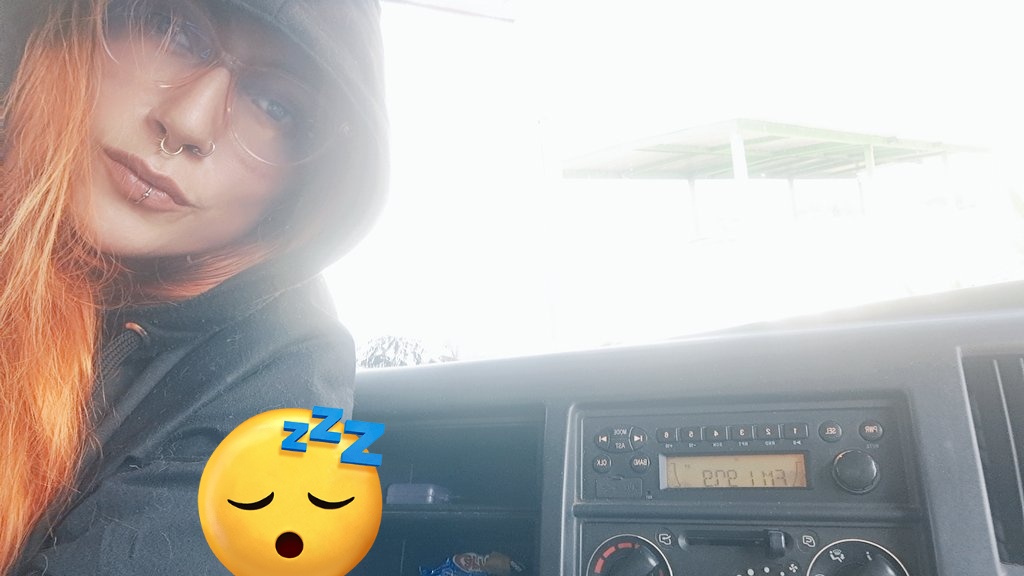 YeraldineW's tweet photo. @Radioacktiva_  #RadioacktivaYDefLeppard 
Con carita de sueño,pero conectada con #radioacktiva desde las 4 am,como todos los días. https://t.co/ooWpOV89rA