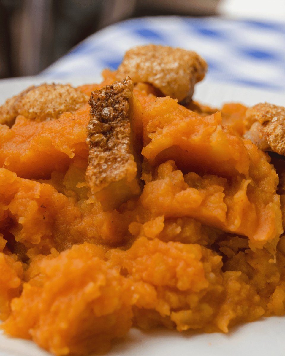 Patatas revolconas, machaconas, meneás... ¿tú cómo las llamas? 🤪

📸 <a href="/eiberico/">eiberico.es</a>