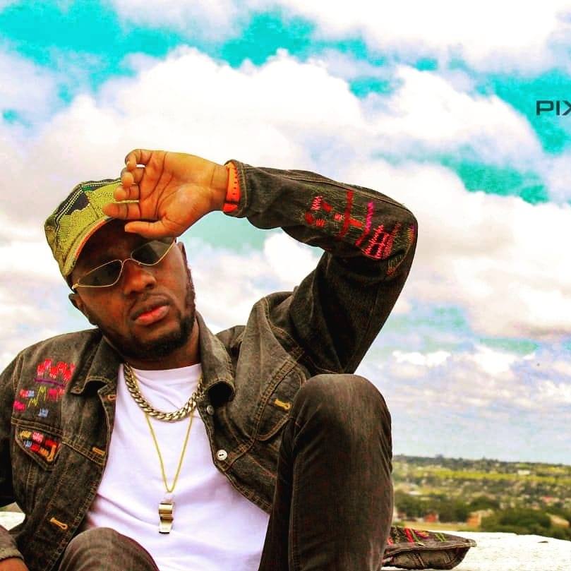 TheVinnieKing's tweet photo. #VinnieKing's profile, music single's and album are all available to stream on @Spotify 🌍🇿🇼

New Album is live now:

https://t.co/yKuBYDgeg1 https://t.co/ArythKN2uj