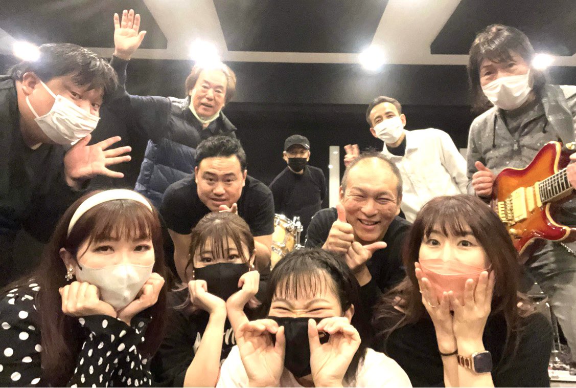 hirofumi_mitsui's tweet photo. 連日連夜のスタジオリハ。
全力で本番に向けて駆け抜けておりますっ❗
そんな全力を応援にお越し頂けたら嬉しいです。
【JADE☆BOX SHOW vol.10】
※お席の予約は直接連絡ください。
●3月4日(土)
場所:ラドンナ原宿
#JADEBOX #ラドンナ原宿 https://t.co/dUjzY6kz8z