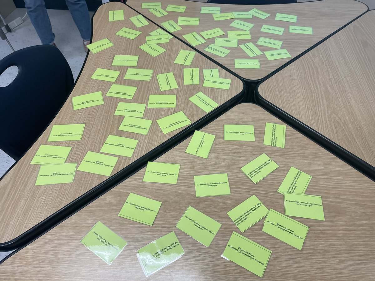 TraceyKracht's tweet photo. Peer review strategy @clames11 ELA 11 students give better feedback based on common mistakes. Adapted from our session with @mmcdowell13! #lpsleads #gojays #feedback #parkedtech https://t.co/XkpTeXvD0y