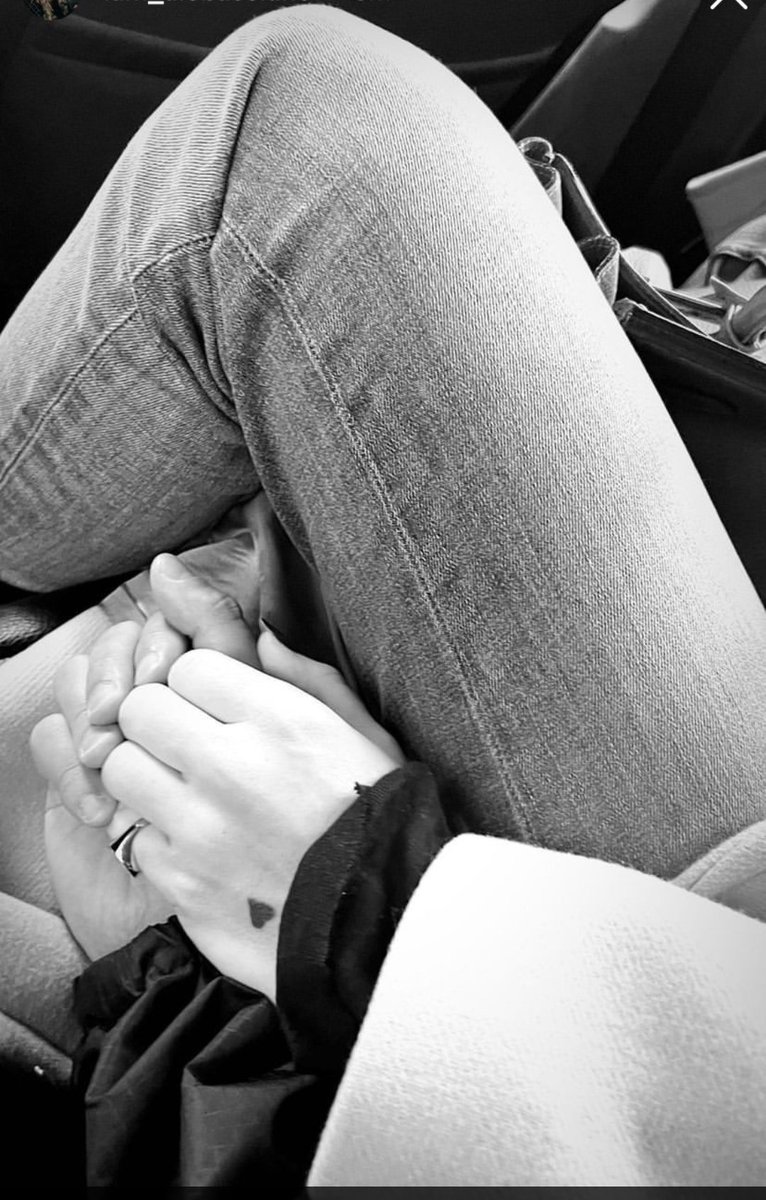 RobertaSaglimb2's tweet photo. Da quel 17/12/21 vi siete scelti solo con uno sguardo e da lì mano nella mano non vi siete mai più separati siete stati uno la spalla dell'altro ed avete coronato il vostro grande sogno AVETE CREATO LA VOSTRA FAMIGLIA. ...@ALEBASCIANO22 @Sophie_codegoni #basciagoni https://t.co/QTAVjhW4q2