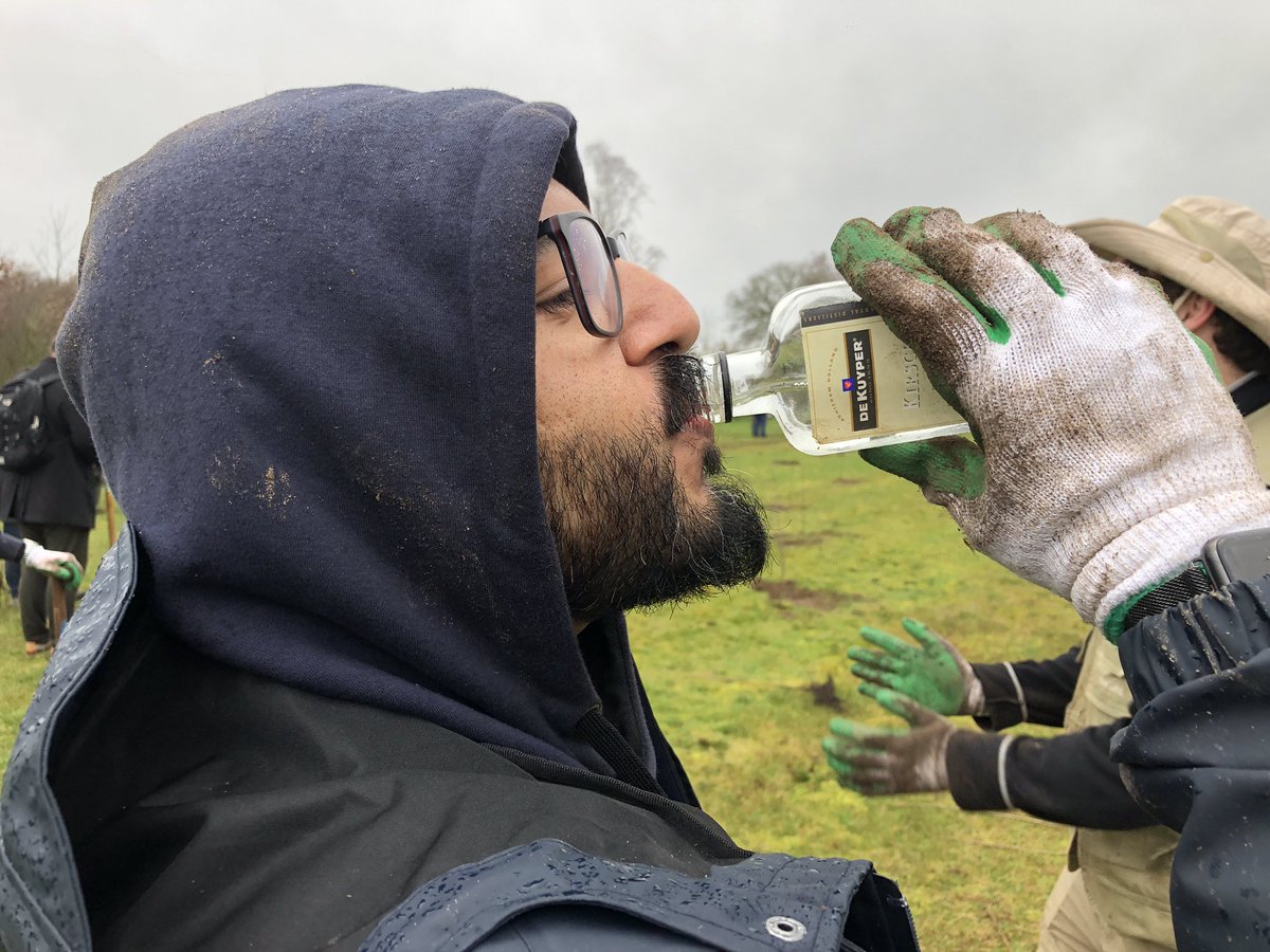 Lekker laaglandbos planten in het Reuseldal met een bus Amsterdammerts! Toch ruim 1.000 stuks al in een uur. Alles perfect voorbereid door collega's Jeroen, Frans en Michiel. @TreesForAll @Brab_Landschap