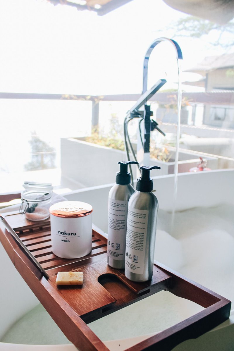 WashaCandles's tweet photo. Interrupting your scroll with this beautiful bathroom view!๐
#Staycation #Nakuru #WashaCandle https://t.co/cwuiBuflAe