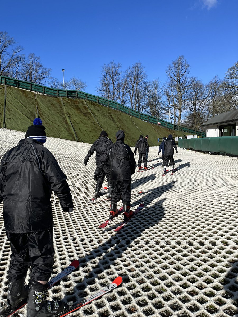 A fantastic morning with our senior phase pupils, on the slopes at Glasgow Ski Centre, kicking off a block of lessons!! 🎿⛷️