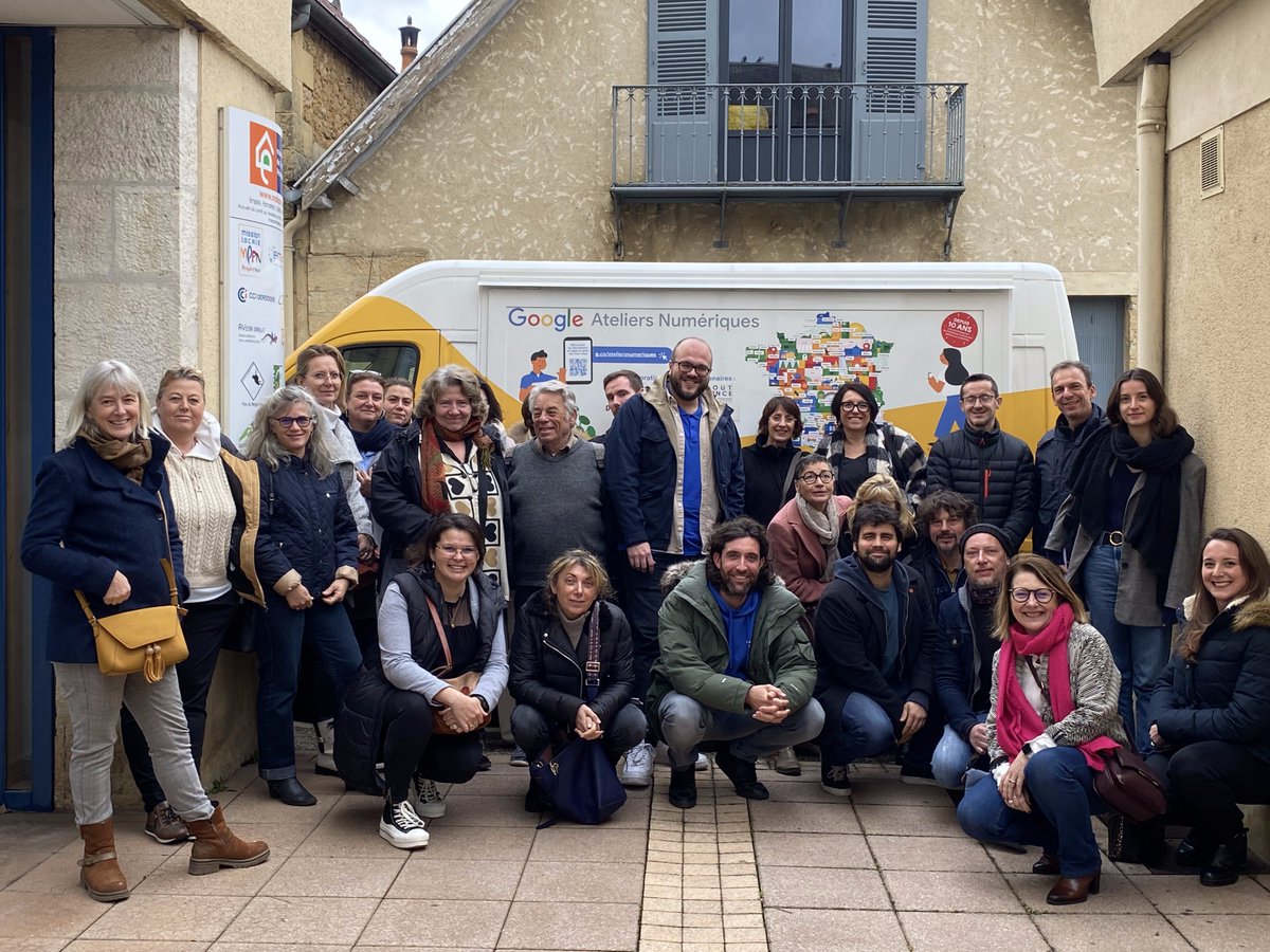 Dain_Rbk's tweet photo. 🚌Les Google Ateliers Numériques ont permis à 30 entreprises de comprendre les enjeux d’une bonne présence digitale et comment utiliser les outils numériques.
Partenariat @FrenchTech24 et @PPerigordNoir réussi !
#PérigordNoirOnLine 
La suite bientôt : https://t.co/SWb9xzjQR2 https://t.co/zLaydpodHy