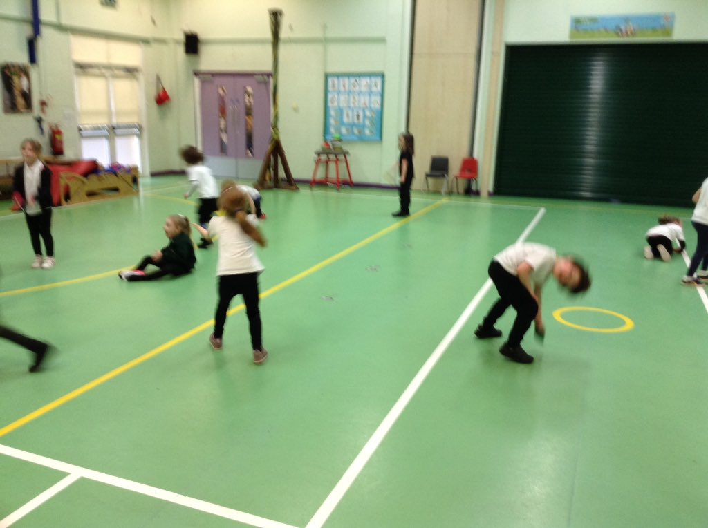 springwoodyear1's tweet image. Our warm-up game this afternoon in PE was dishes and domes #swhpe