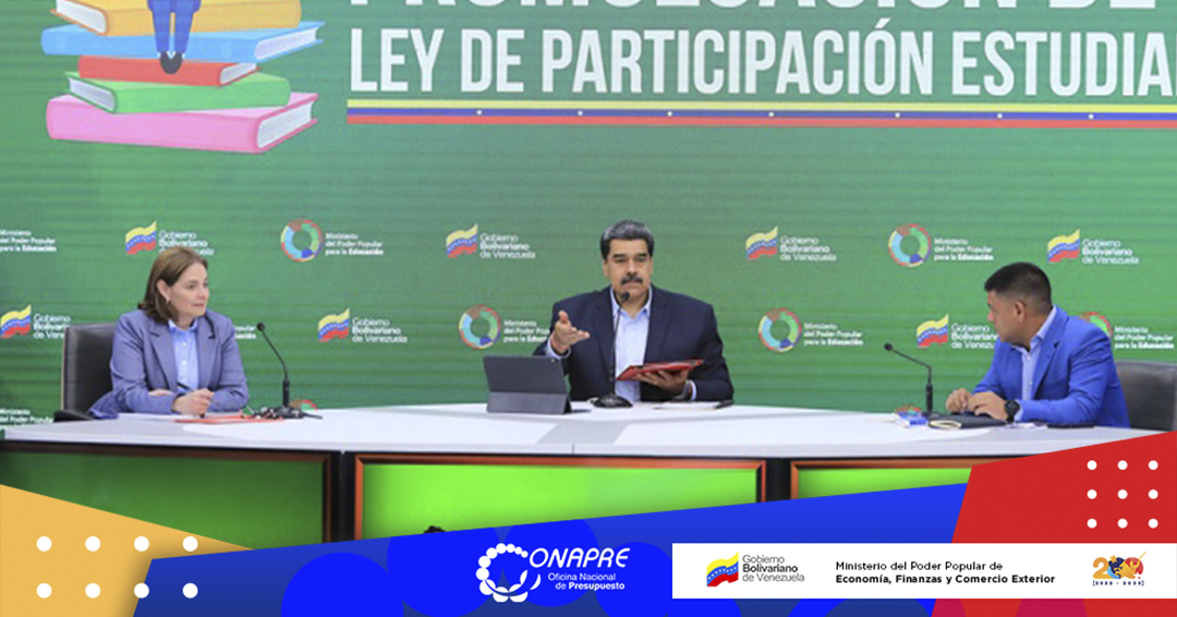 onapre_oficial's tweet photo. #Entérate | El Presidente @NicolasMaduro, firma histórica Ley de Participación Estudiantil en el Subsistema de Educación Básica que garantiza derechos democráticos de los jóvenes de liceos y escuelas del país.

#SansionesAsesinas https://t.co/n68xhvuXxc