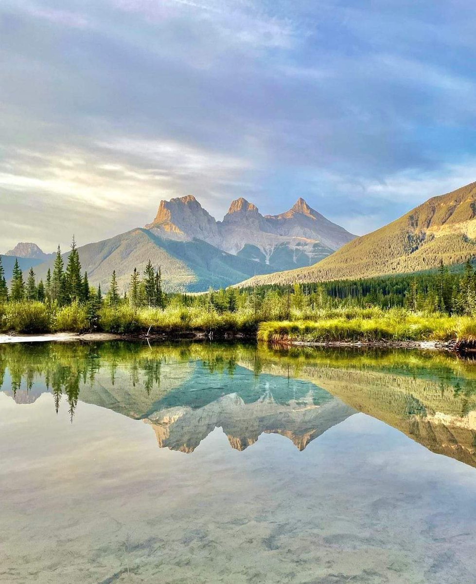 Three Sisters | Canmore | Kananaskis | Canadian Rocky Mountains 

📸 Madisonforester
#wanderlusttravel #mountainsarecalling