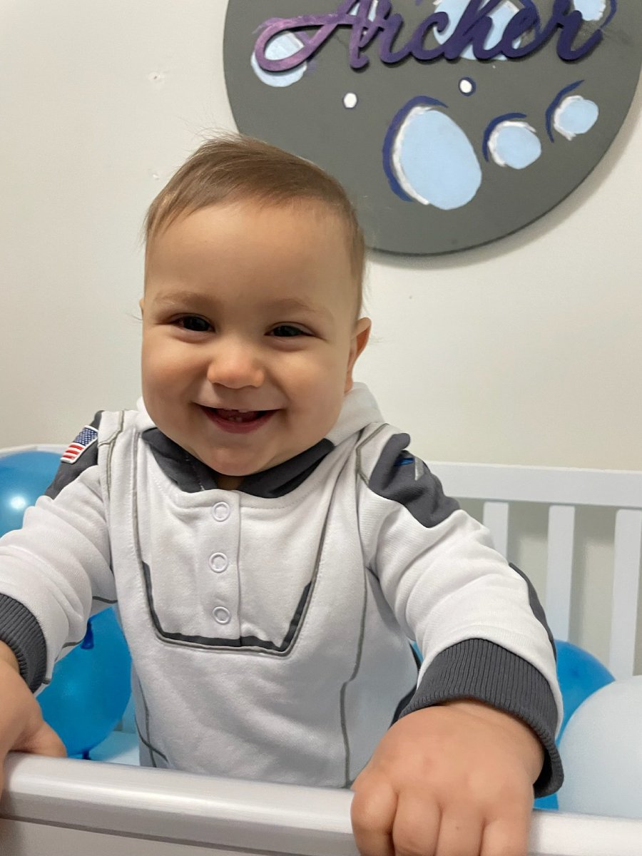 squatch8628's tweet photo. Today is Archers first time around the sun. Ready to explore the universe! Happy Birthday Arch! @SpaceX @elonmusk https://t.co/5By83Xv8pi