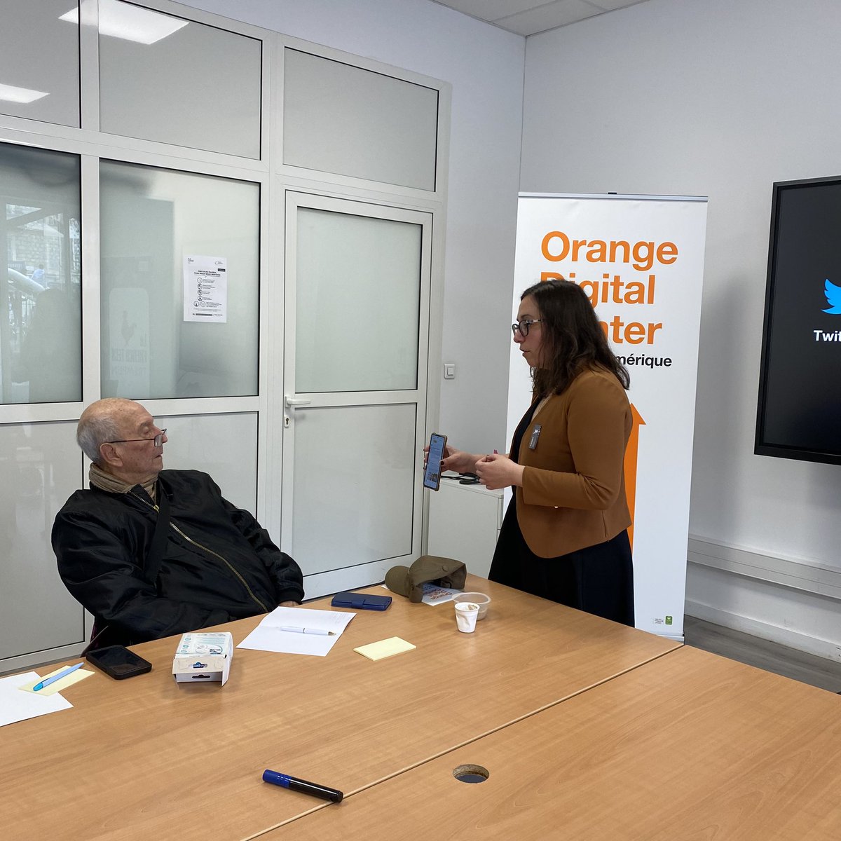 FrenchTechCdA's tweet photo. Aujourd’hui c’est atelier #orangedigitalcenter avec deux intervenantes de @OrangePACA sur la découverte des réseaux sociaux 📲🔥

Prochain atelier sur la protection des données personnelles 🔐

🗓️ Vendredi 10 mars de 14h30 à 16h
📍 9 rue d’Italie, 06000 Nice https://t.co/F99EyWSltH