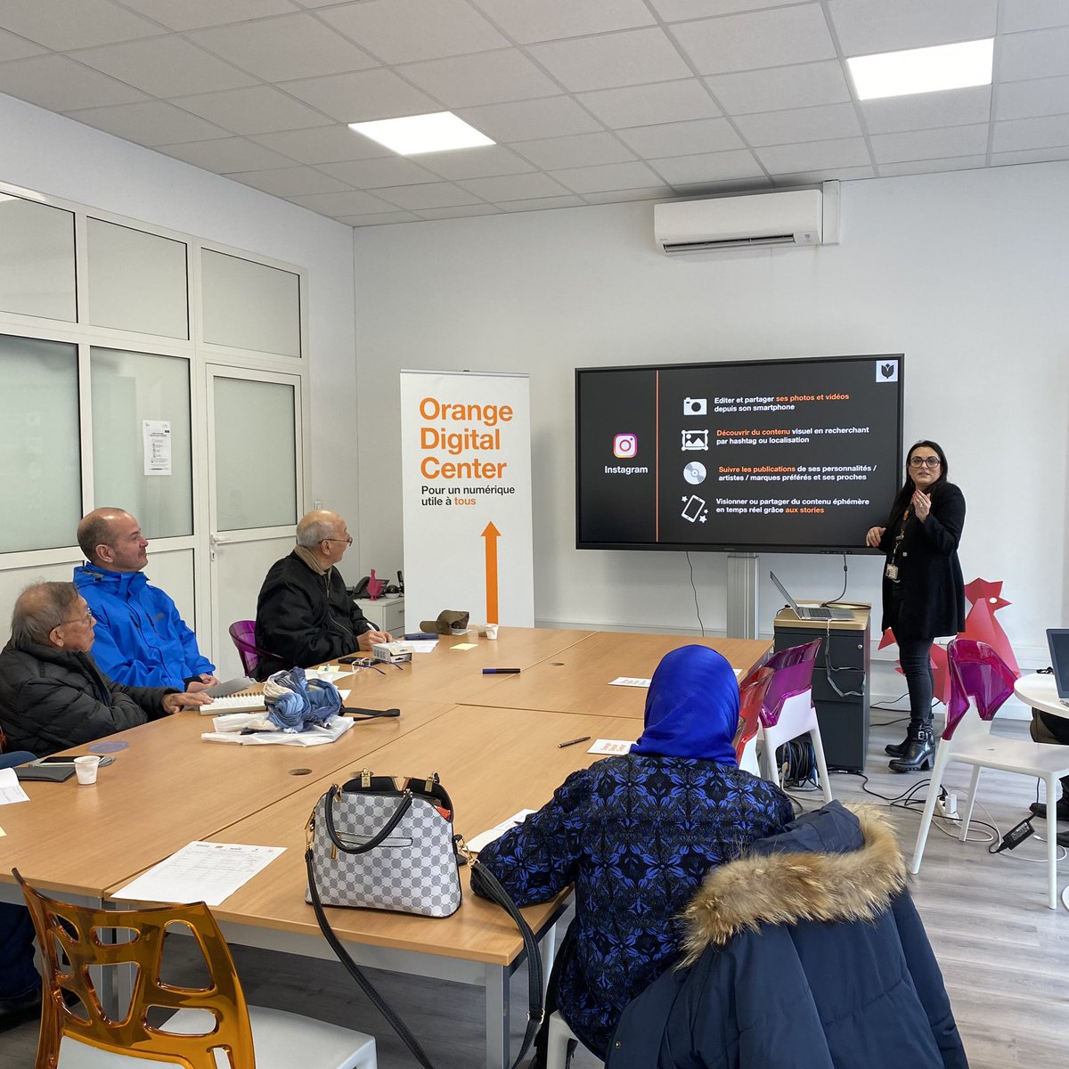 FrenchTechCdA's tweet photo. Aujourd’hui c’est atelier #orangedigitalcenter avec deux intervenantes de @OrangePACA sur la découverte des réseaux sociaux 📲🔥

Prochain atelier sur la protection des données personnelles 🔐

🗓️ Vendredi 10 mars de 14h30 à 16h
📍 9 rue d’Italie, 06000 Nice https://t.co/F99EyWSltH