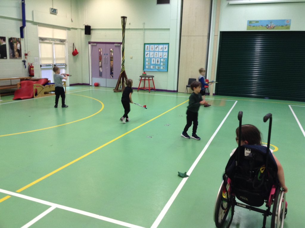 springwoodyear1's tweet image. We have been practising our bat and ball skills in PE this afternoon #swhpe