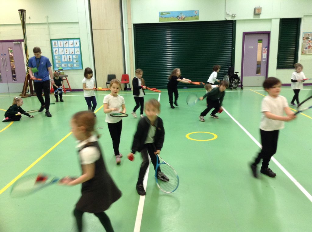 springwoodyear1's tweet image. We have been practising our bat and ball skills in PE this afternoon #swhpe