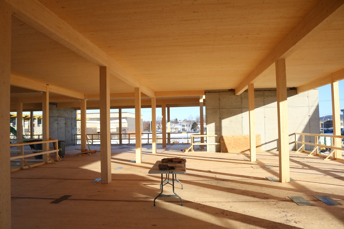 NordicStructure's tweet photo. Le projet Maison des aînés et alternative de Baie-Comeau est en construction.
L'équipe a choisi le bois massif pour ce lieu qui se veut confortable et chaleureux pour les futurs usagers. L'aile sud est déjà en place et l'installation de l'aile nord sera terminée cette semaine. https://t.co/SCVwGkYuhO