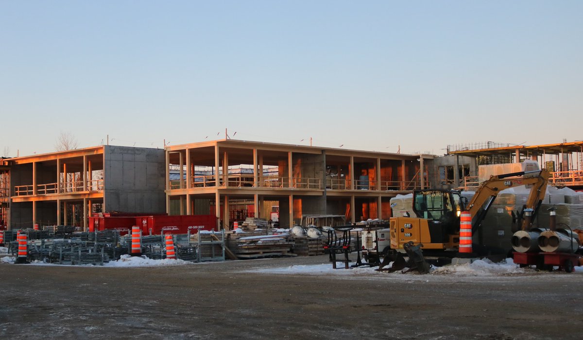 NordicStructure's tweet photo. Le projet Maison des aînés et alternative de Baie-Comeau est en construction.
L'équipe a choisi le bois massif pour ce lieu qui se veut confortable et chaleureux pour les futurs usagers. L'aile sud est déjà en place et l'installation de l'aile nord sera terminée cette semaine. https://t.co/SCVwGkYuhO