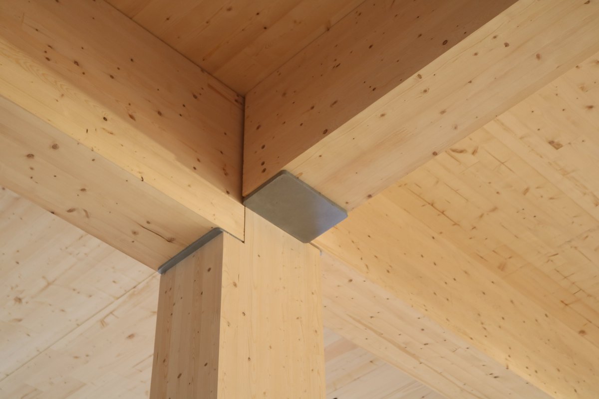 NordicStructure's tweet photo. Le projet Maison des aînés et alternative de Baie-Comeau est en construction.
L'équipe a choisi le bois massif pour ce lieu qui se veut confortable et chaleureux pour les futurs usagers. L'aile sud est déjà en place et l'installation de l'aile nord sera terminée cette semaine. https://t.co/SCVwGkYuhO