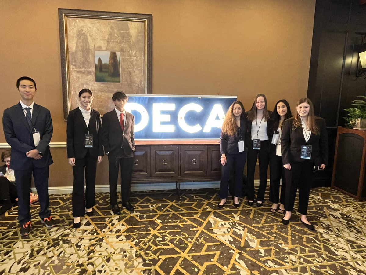 RobinsonJesse's tweet photo. It’s award time! Really proud of this team! #padeca @shady_side https://t.co/7Ybuoo8U0L
