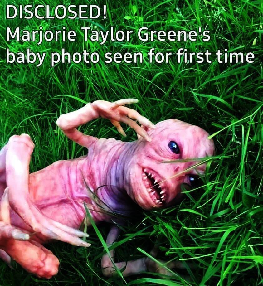 WTF 😂😂 SURE LOOKS LIKE HER TOO <a href="/MikeStazzone/">Mike Stazzone</a>