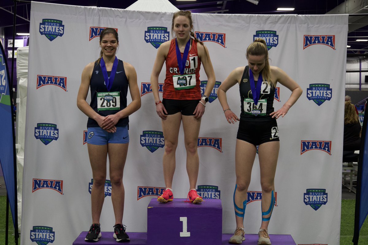 Congrats to Raegan Heldt on finishing 2nd in the 600m and the 800m.  She lowered her PR and school record running 1:40.65 in the 600m and 2:23.14 in the 800m.  
Raegan was the teams top women scorer on the day with 18.5 points