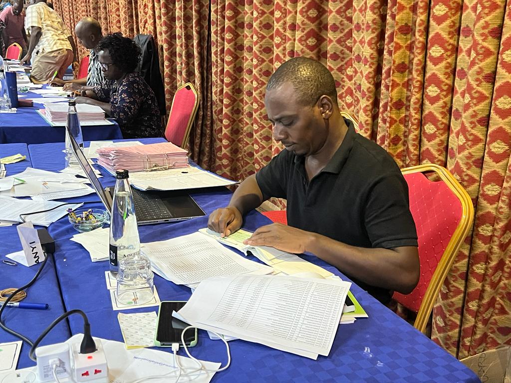 County Government 047 (@047county) on Twitter photo Governor <a href="/SakajaJohnson/">Sakaja Arthur Johnson</a> is set to disburse Kes1.025b in bursaries to needy but bright students. The Talent Skills Devt. & Care, the Finance & Economic Planning teams are winding up a 3 wk long processing of busary forms received from 85 wards and the Executive Scholarships. Governor <a href="/SakajaJohnson/">Sakaja Arthur Johnson</a> is set to disburse Kes1.025b in bursaries to needy but bright students. The Talent Skills Devt. & Care, the Finance & Economic Planning teams are winding up a 3 wk long processing of busary forms received from 85 wards and the Executive Scholarships.