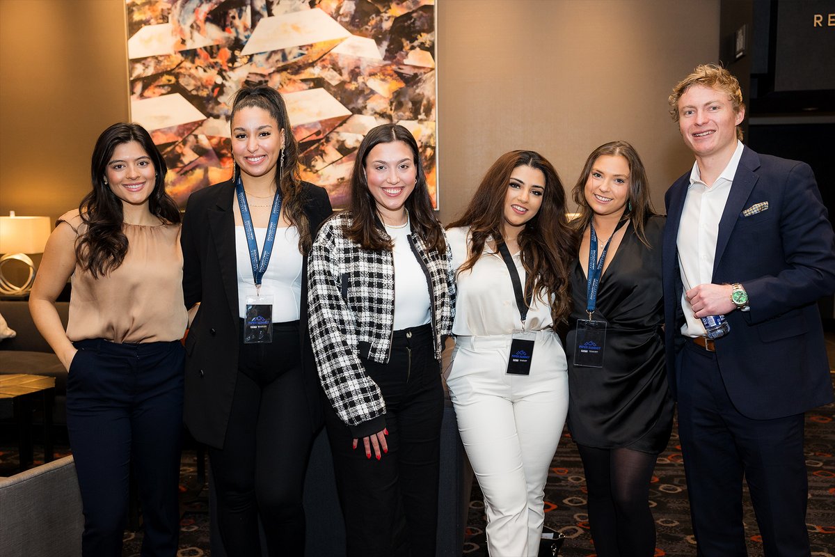 Piper_Companies's tweet photo. Summit Recap 📸

“Today is about celebration and recognition, highlighting the tremendous accomplishments you all have achieved.” – Chris Dale

Stay tuned for more Piper Summit highlights!

#PiperSummit23 #LifeAtPiper #PiperCompanies #Recruiting https://t.co/MIuEN1q09Q