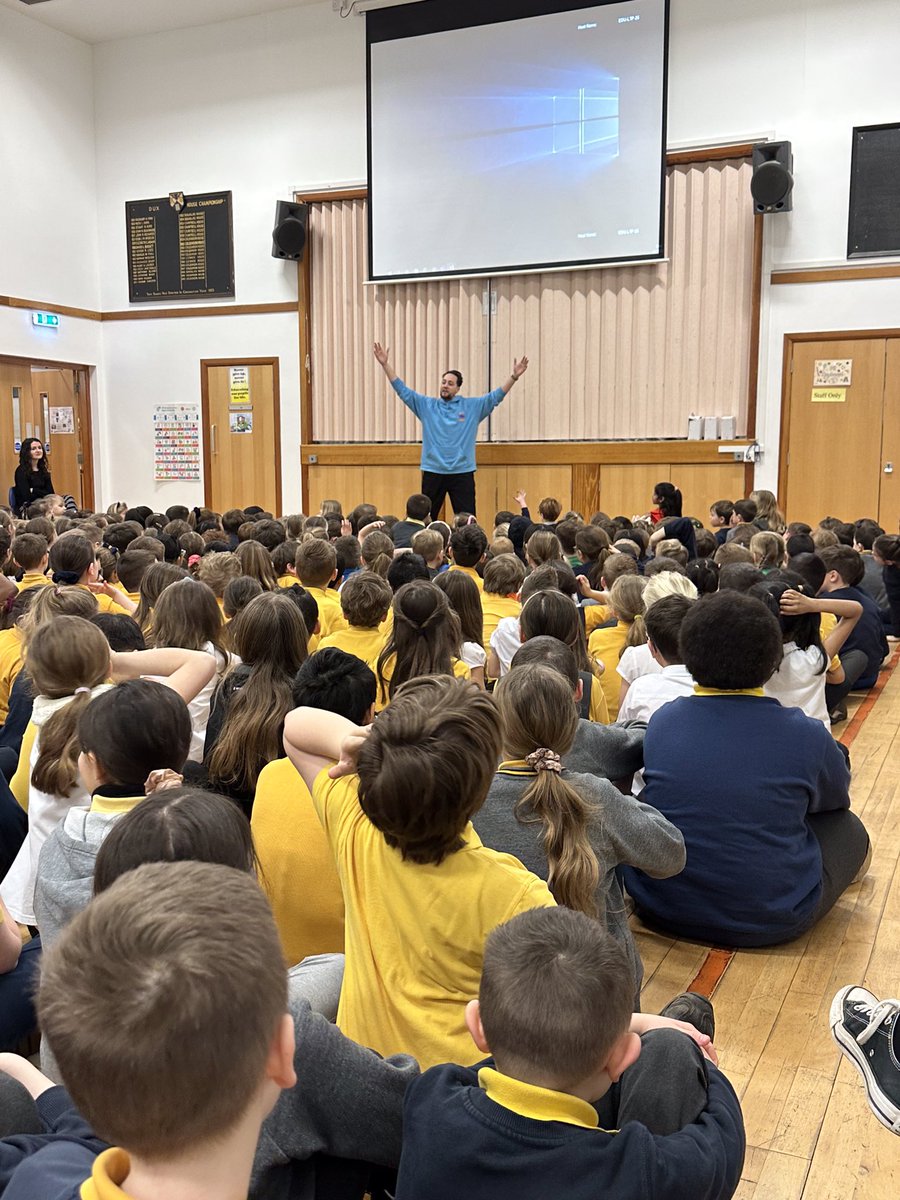 KillermontPS's tweet photo. Thanks to Chris from @ScottishSPCA for helping us become more #AnimalWISE at assembly this morning #ScottishSPCA πΎπ https://t.co/vx3B4GM61H