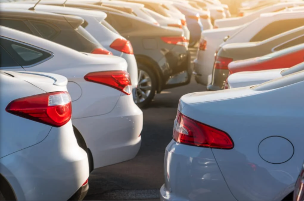 HeadlightNews_'s tweet image. Used car inventories expected to drop 7.6% in February as prices continue to drop. However, the falling prices may come to a halt as demand outstrips supply. Find out more at TheDetroitBureau. bit.ly/3Z0qrb7 #usedcars #usedcarinventory