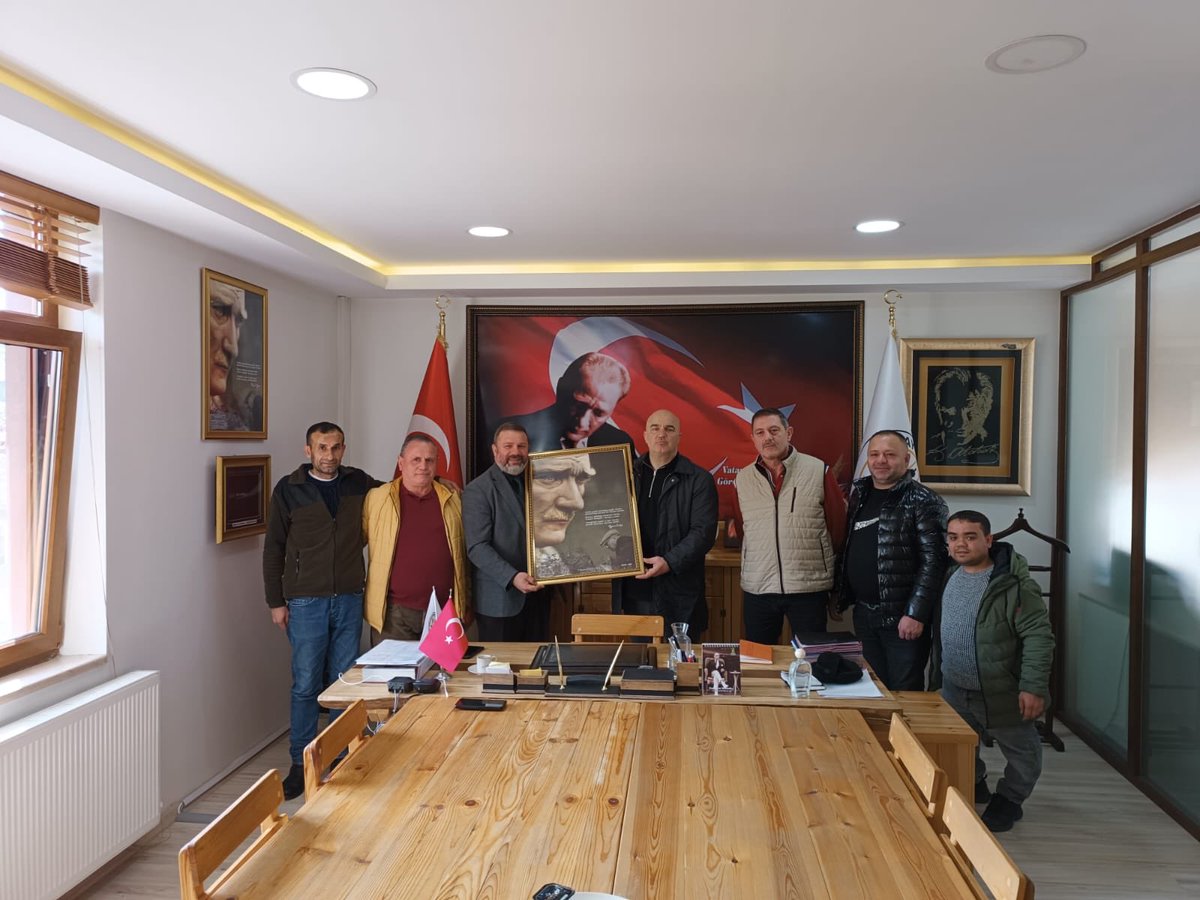 Gelecek Partisi Edirne Sosyal Politikalardan Sorumlu Başkan Yardımcısı Edirne Roman Dernekleri Federasyonu Başkanı Sayın Erdem Güğümgüler ziyaretleriyle bizleri onurlandırmıştır. Kendilerine ziyaretleri için teşekkür ederiz.