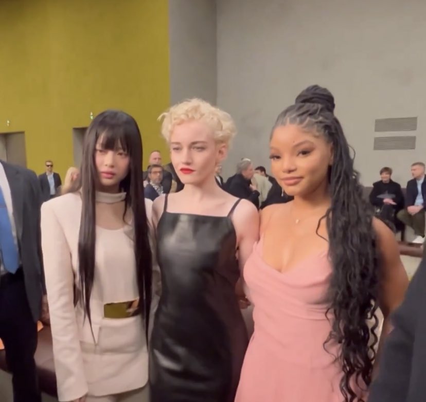 FpvVqbZXsAEcJJw?format=jpg&name=900x900