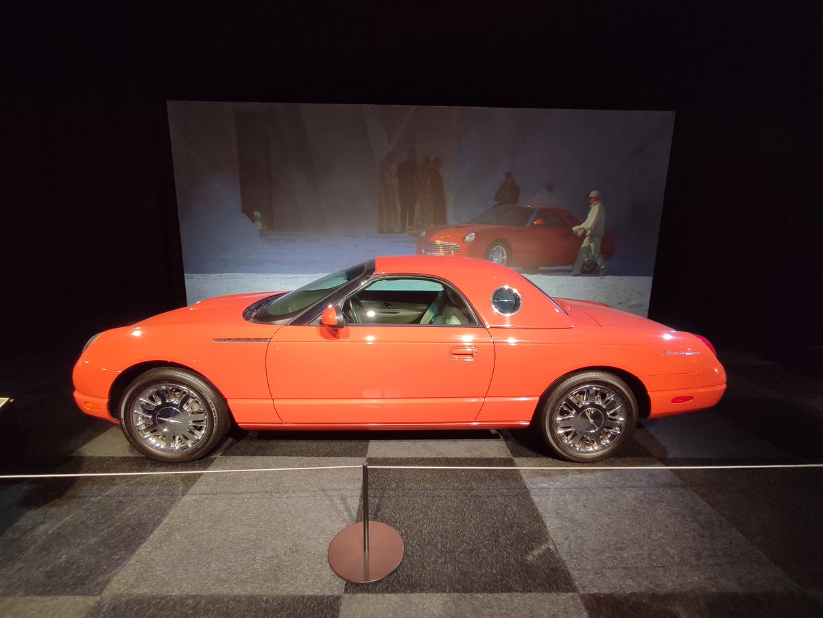 Kriegler007's tweet image. Nice to see loads from Die Another Day. I absolutely fucking love Zao's green Jaguar XKR and it was awesome to see it again! 

Also cool to see a vehicle attached to a rig! 

#BondInMotion #JamesBond