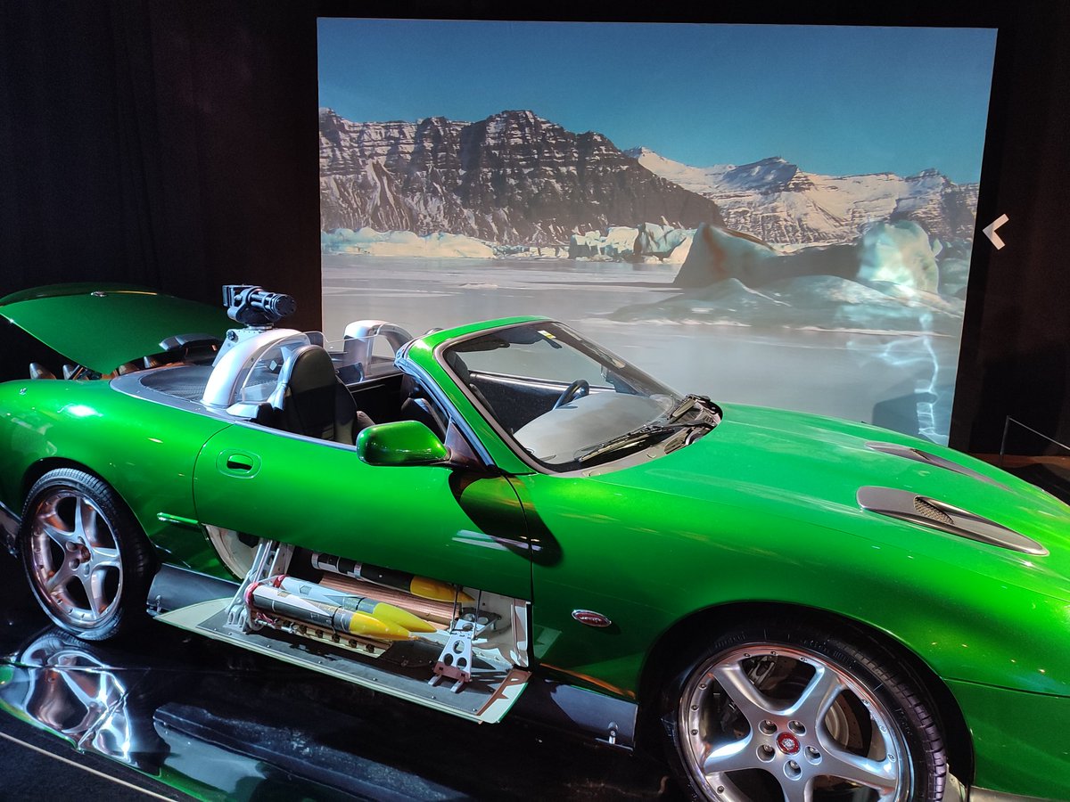 Kriegler007's tweet image. Nice to see loads from Die Another Day. I absolutely fucking love Zao's green Jaguar XKR and it was awesome to see it again! 

Also cool to see a vehicle attached to a rig! 

#BondInMotion #JamesBond