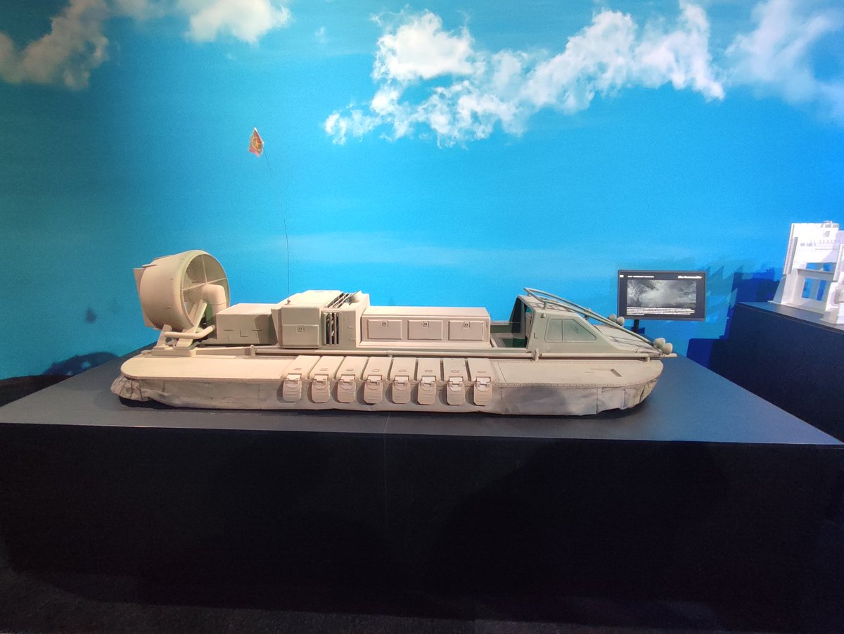 Kriegler007's tweet image. Nice to see loads from Die Another Day. I absolutely fucking love Zao's green Jaguar XKR and it was awesome to see it again! 

Also cool to see a vehicle attached to a rig! 

#BondInMotion #JamesBond