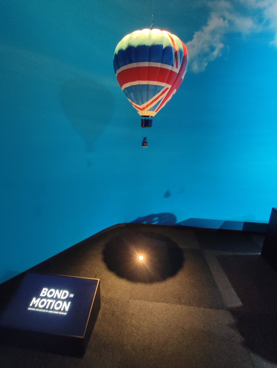 Kriegler007's tweet image. Some of the models used in Roger Moore's outings, including the submarine from FYEO and Q's hot air balloon from Octopussy... #JamesBond #BondInMotion