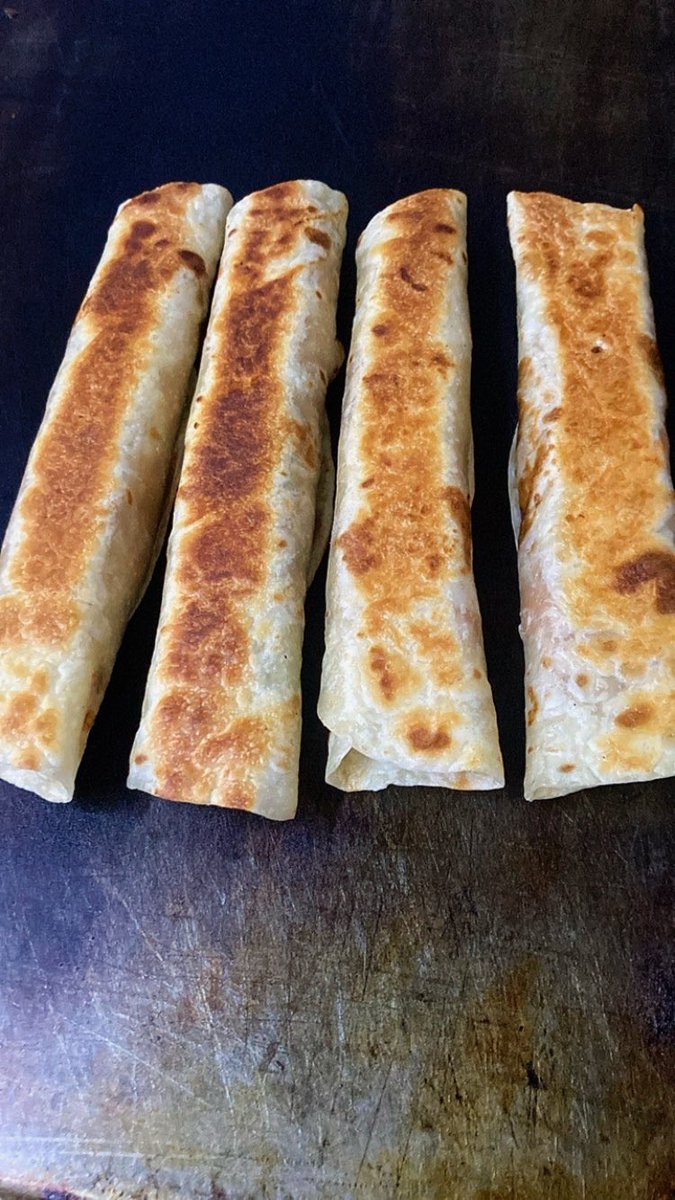 CarnitasLechon1's tweet photo. Para la cuaresma: 
Burritos de frijol con rajas de chile verde😃 https://t.co/QDhdTxB5aZ