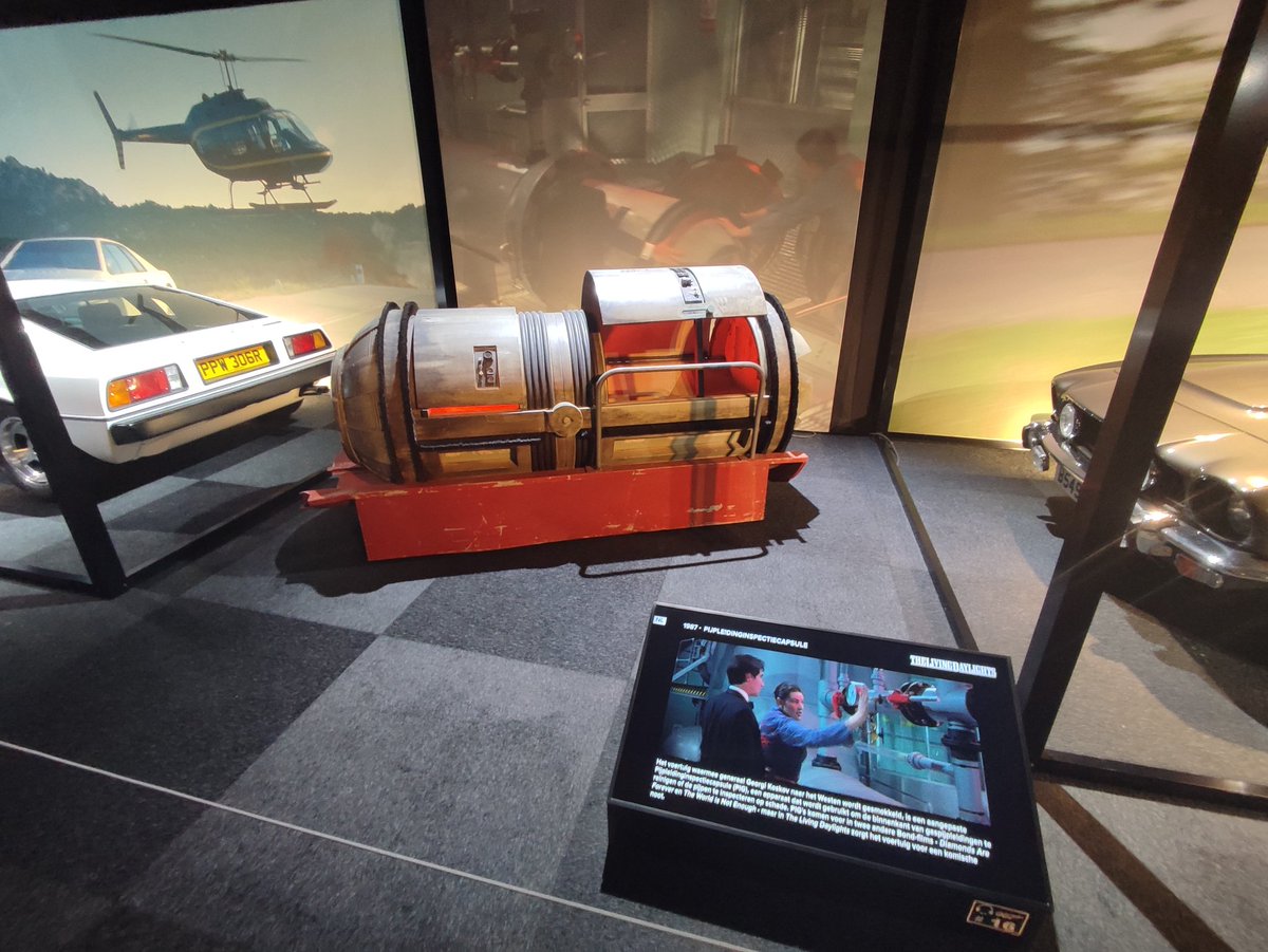 Kriegler007's tweet image. Couple of bits from The Living Daylights! Wasn't expecting to see the escape pod or Kara's cello case 🎻
#JamesBond #BondInMotion