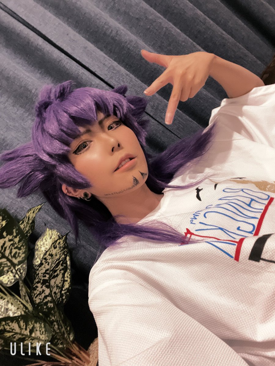 ダンデ(ポケモン) 「ついでにウィッグも軽く整えたけどいいかんじでは?ていうかマジでKATEのなんか液」|くじゅうくのイラスト