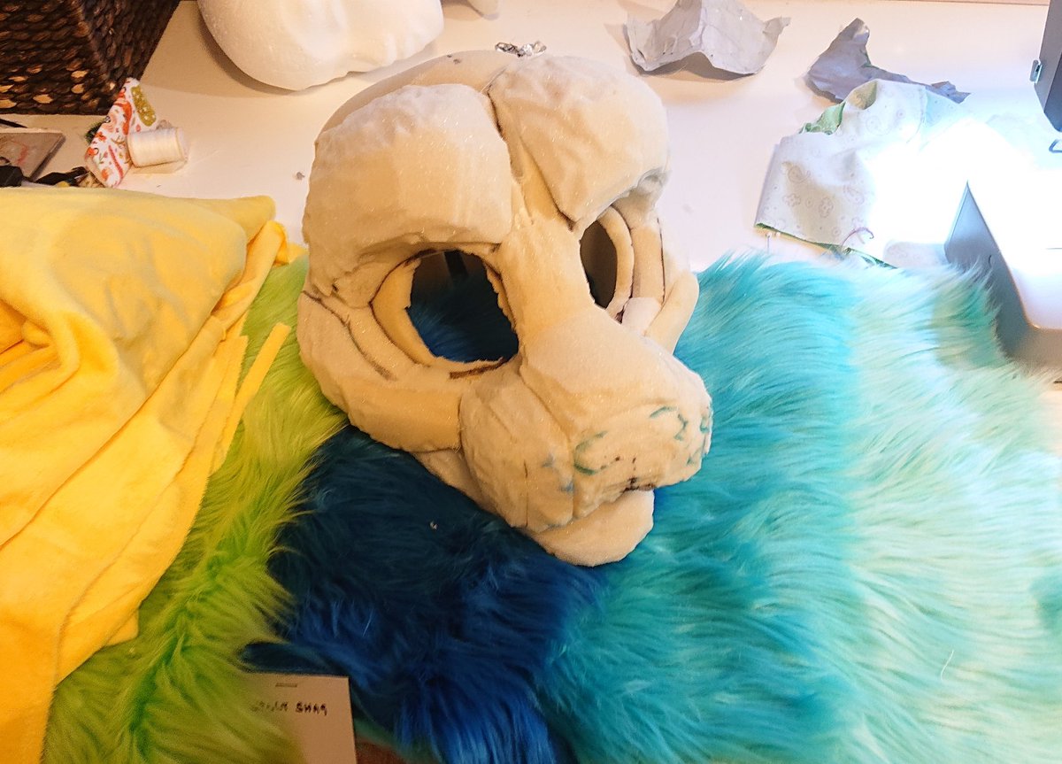 Ik this color scheme has been done to death but it kinda slaps tho
#fursuit #fursuitmaker
