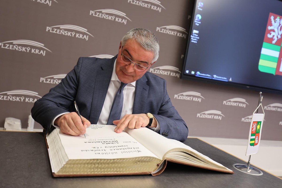 ArmEmbCz's tweet image. Amb. @AshotHovakimian was received by the Governor of 🇨🇿Plzeň region @spotakruda. Parties discussed possibilities to further expand cooperation between Plzeň region &amp;amp; Armenian partners, outlined upcoming projects. Ambassador also visited #Techmania science center in Plzeň.