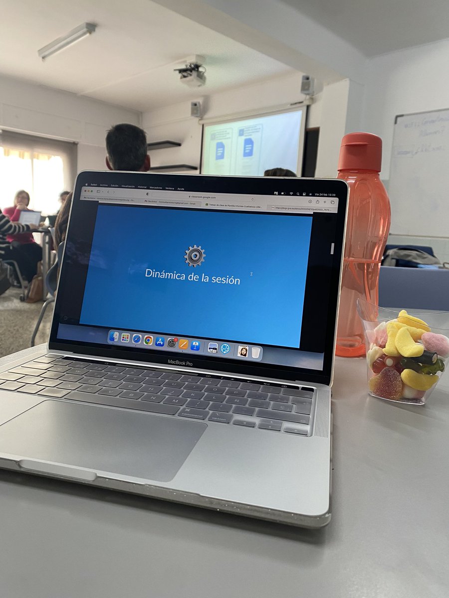 Mónica Ibáñez Escrig (@monicaibes) on Twitter photo Viernes con <a href="/EscuelaDeMstrxs/">Escuela De Maestr@s</a> 😎 Dándole caña a los informes de evaluación 🎯 #formación #cullera Viernes con <a href="/EscuelaDeMstrxs/">Escuela De Maestr@s</a> 😎 Dándole caña a los informes de evaluación 🎯 #formación #cullera