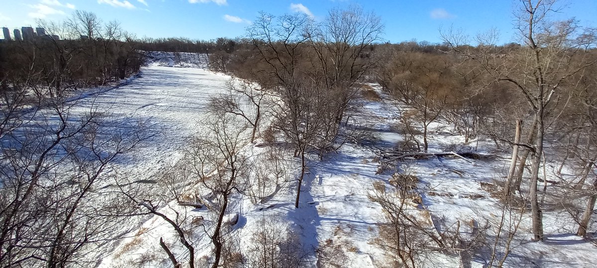RJZTV's tweet image. Views of the #icey #HumberRiver from the  #BloorStreet  Over #Humber #River #Bridge 

#Toronto  #TorontoLife  #citylife #TorontoTourGuide #TorontoWalkingTours #WalkingToursOfToronto #GuidedToursToronto #Etobicoke #oldmill #HogTown #subway #TTC
