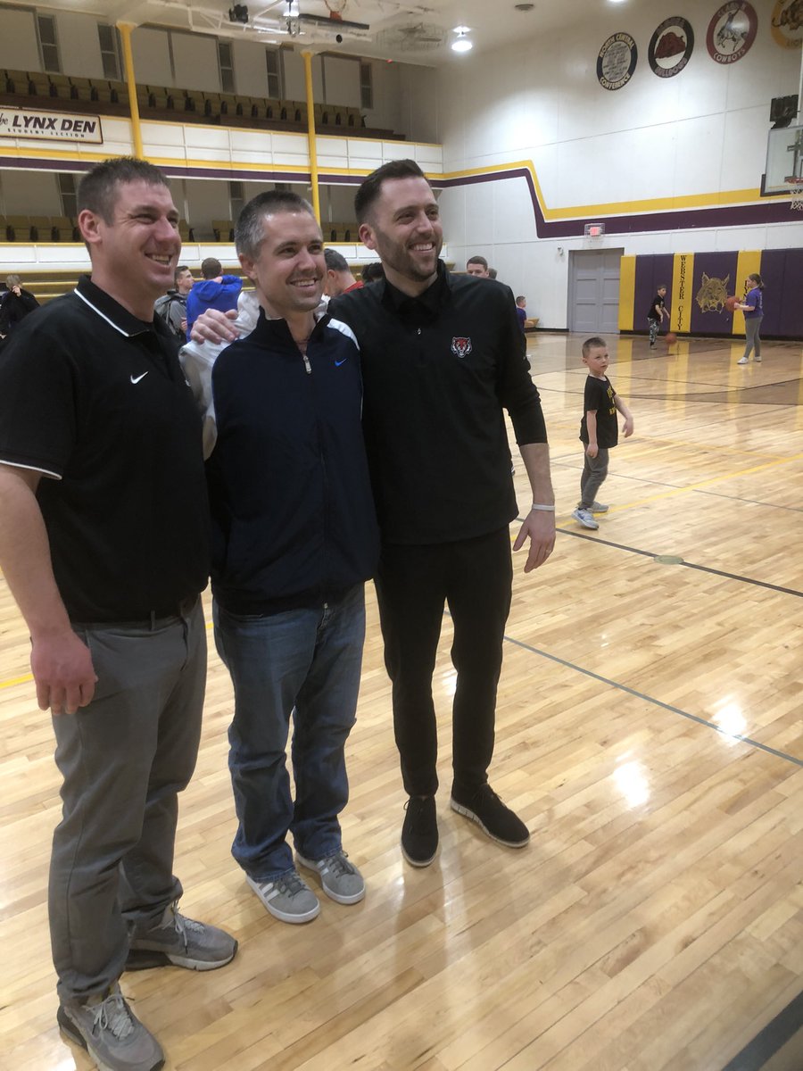 LynxWebster's tweet photo. The Lynx Family representing all over the state with Coach Mickelson at ADM, Coach Jacobson at Iowa Falls-Alden, and Coach Ratcliff leading the Lynx. Was a fun night and there was no better place to do it than Jeff Gym. https://t.co/sixG7T1W2C