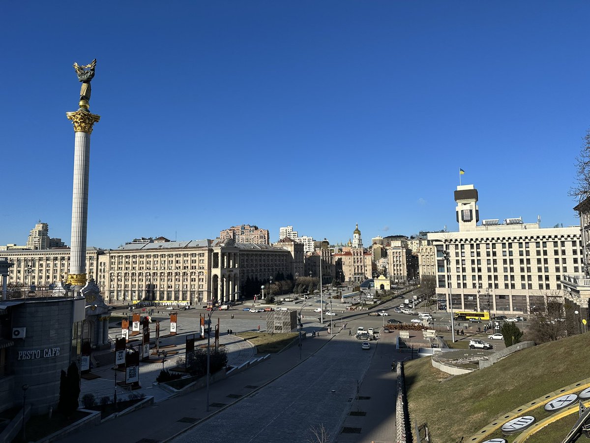 Historische Entscheidung: Der <a href="/WDR/">WDR</a> eröffnet ein ARD-Studio in der ukrainischen Hauptstadt Kyjiw. Ein richtiger Schritt zum richtigen Zeitpunkt. Freue mich auf die weitere Zusammenarbeit mit meinen Kolleginnen <a href="/AndreaBeer2/">Andrea Beer</a>, <a href="/barthreb/">Rebecca Barth</a> &amp; einem tollen Team. presse.wdr.de/plounge/wdr/un…