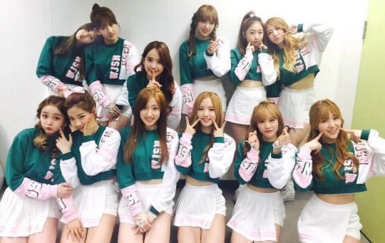 kkomadolshaki's tweet photo. HAPPY 7TH DEBUT ANNIVERSARY TO @WJSN_Cosmic! 🥳🥳

I love you all so much girls!��

WITH WJSN #WJSN7thANNIVERSARY

#Into7YearsWithWJSN
#WJSN #우주소녀 #우정 https://t.co/MACoaOGyT0