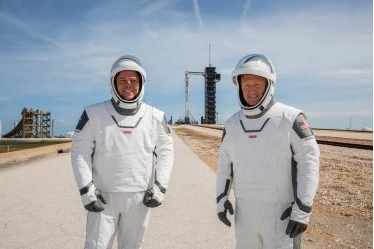 Vice President Kamala Harris will award former NASA astronauts Douglas Hurley and Robert Behnken the Congressional Space Medal of Honor at 4:25 p.m. EST on Tuesday, Jan. 31. go.nasa.gov/3YBBirY #NASA #EPDC #STEM #TXST