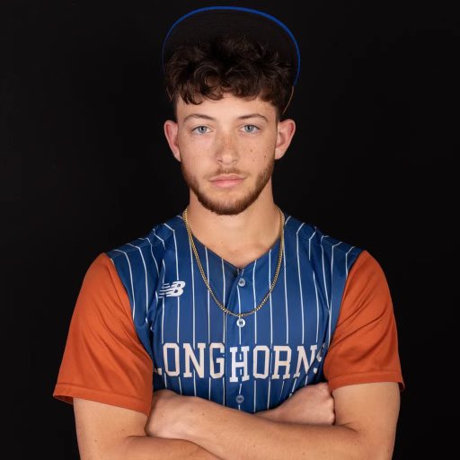 sasha_manalo's tweet photo. Let’s go ‘Horns! #24 ⚾️⚾️⚾️ @LoganManalo #OF #basekiller https://t.co/ypyIEv4QzT