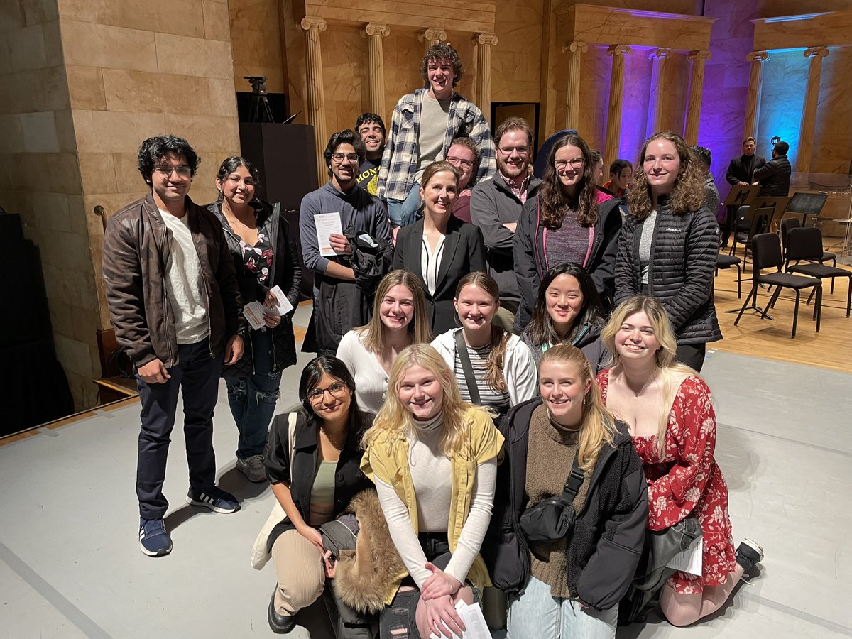 UTHonors's tweet photo. Last night, our Honors Learning Community had the pleasure of watching @FlyDanceCompany and @ErinFreeman1 do what they do best.
Thanks for the memorable evening! #TMAmoment https://t.co/nR8r8uLbyV