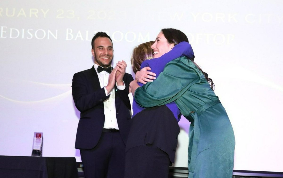 GiftofLife's tweet photo. Last night, lymphoma survivor Diane met her lifesaving donor Alex at #CelebratingLife New York!

#LifeGiven #LifeSaved @EdisonBallroom https://t.co/3cr5Lg3S0w