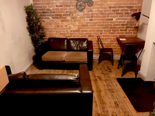 In the heart of Bridlington’s historic Old Town, is a lovely cafe with a cosy room at the back that is perfect for meetings. It’s free to use and there’s free WiFi available. With delicious coffee, and homemade soup and cakes available, it’s a great place to get some work done.