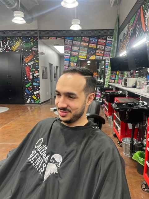 DieselPgh's tweet image. Come in Friday to look great for Saturday. call (412-910-9301) or book online. (cut by Sam).
#baldfade #hardpart #getyawigsplit #sidepart #classichairstyles #oldskool #beards #haircuts #barber #barbershop #dieselbarbershop #diesel #fade #dieselpittsburghpa #hairstyle #menshair...